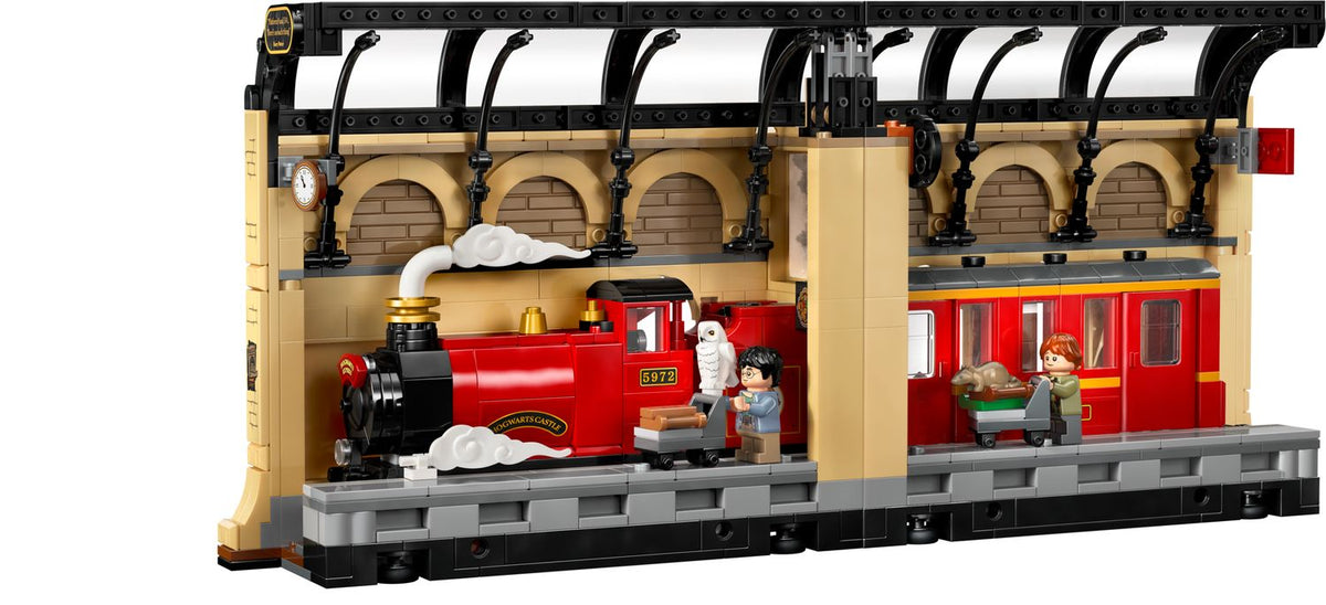 LEGO Book Nook: Hogwarts™ Express 76450